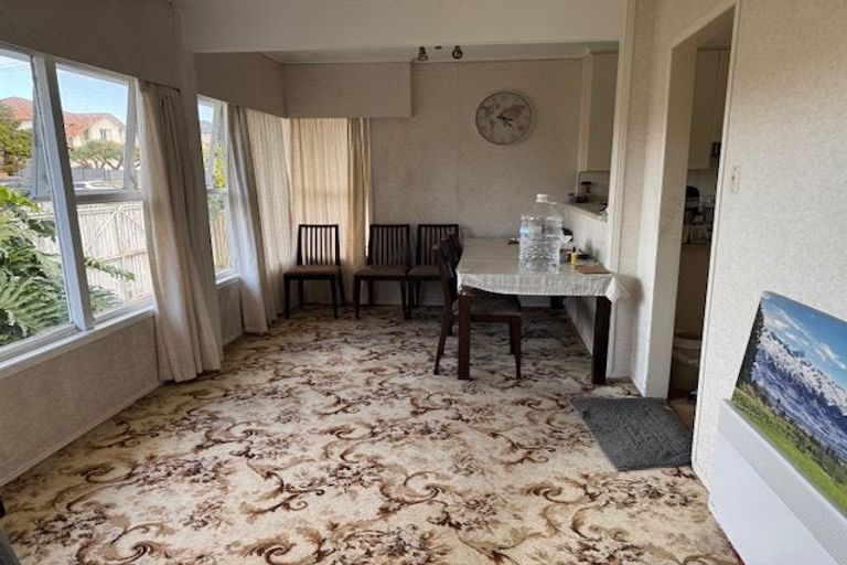 Photo of property in 2 Wells Road, Bucklands Beach, Auckland, 2012