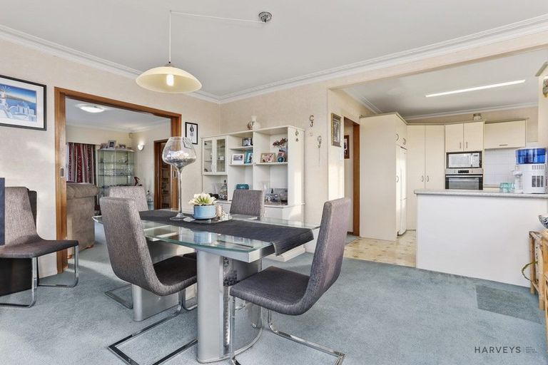 Photo of property in 6 Fairmount Road, Titirangi, Auckland, 0604