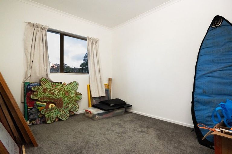 Photo of property in 25 Loughanure Place, Massey, Auckland, 0614