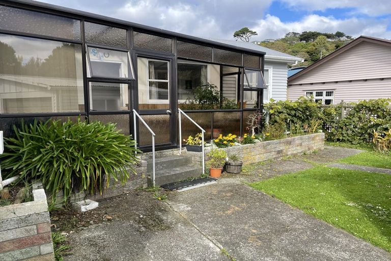 Photo of property in 19 Petherick Crescent, Johnsonville, Wellington, 6037