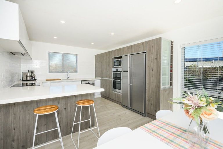 Photo of property in 10 Gladys Place, Kelvin Grove, Palmerston North, 4414