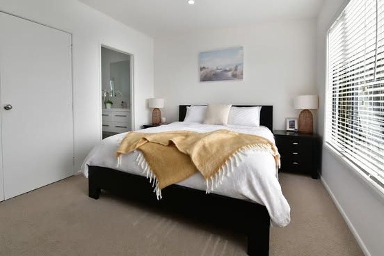 Photo of property in 2/1376 Whangaparaoa Road, Army Bay, Whangaparaoa, 0930