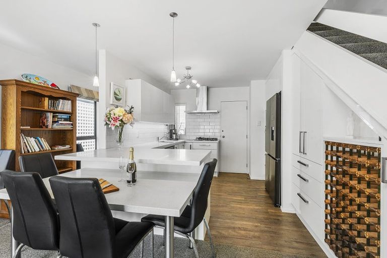 Photo of property in 6 George Street, Thorndon, Wellington, 6011