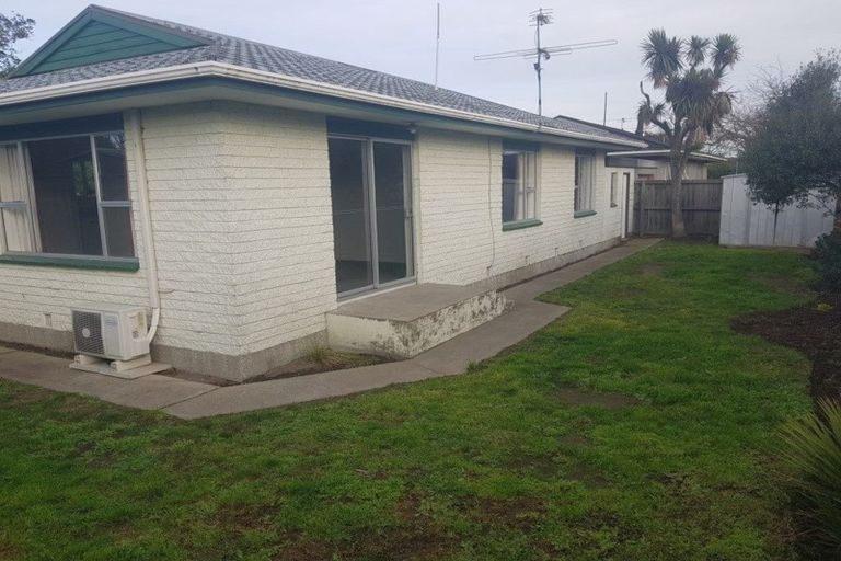 Photo of property in 2/7a Glen Place, Parklands, Christchurch, 8083