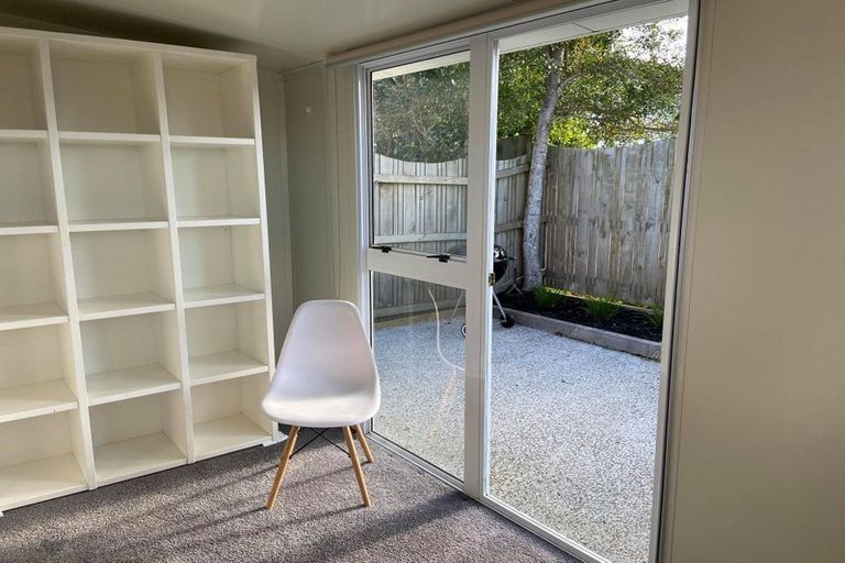 Photo of property in 8 Le Roy Terrace, Birkenhead, Auckland, 0626