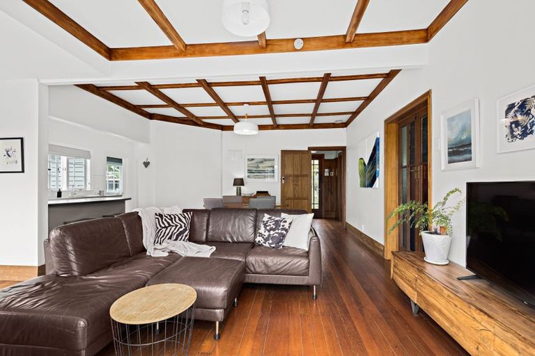 Photo of property in 1/127 Birkdale Road, Birkdale, Auckland, 0626