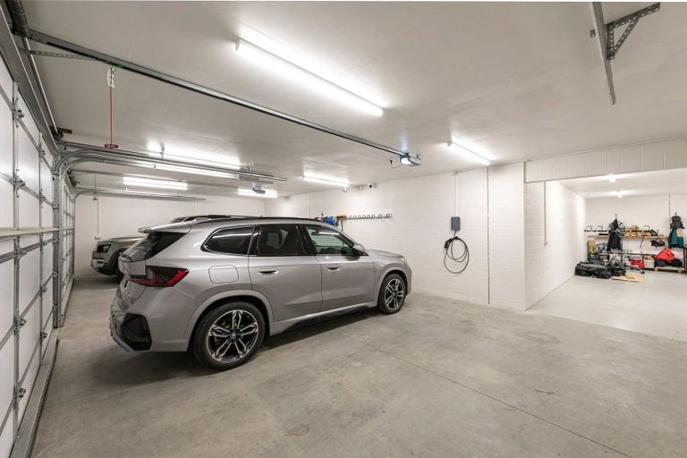 Photo of property in 10 Bevan Place, Wanaka, 9305