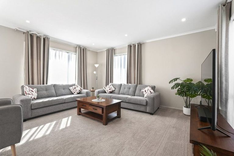Photo of property in 2 Makaka Lane, Silverdale, 0932