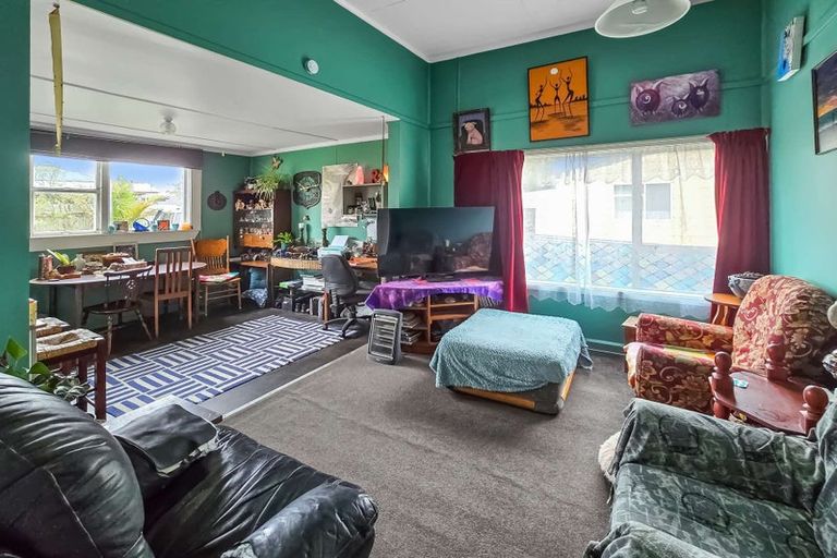 Photo of property in 25 Pakington Street, Westport, 7825