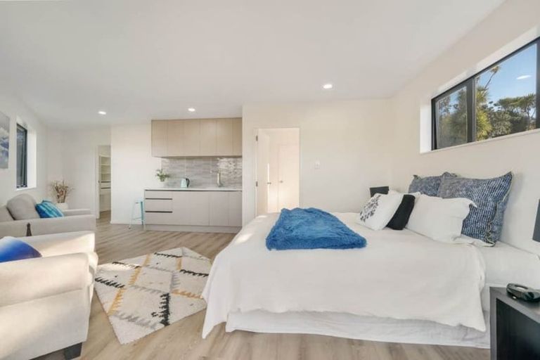 Photo of property in 5 Liban Place, Massey, Auckland, 0614