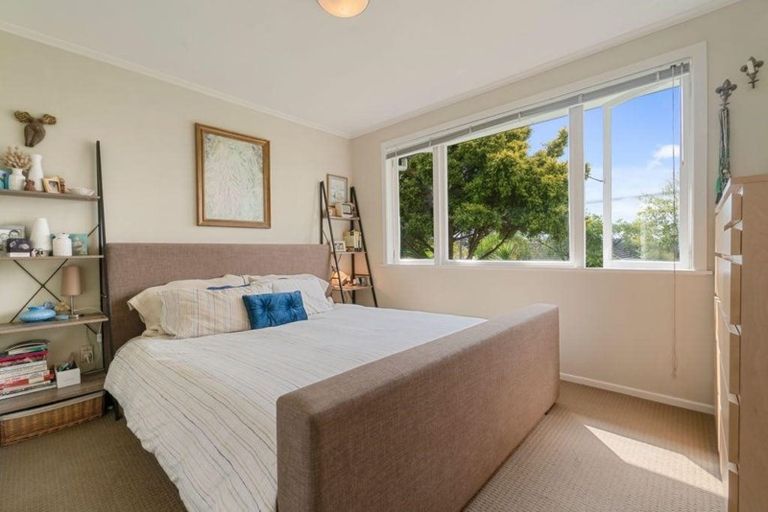 Photo of property in 8 Murray Road, Te Atatu Peninsula, Auckland, 0610