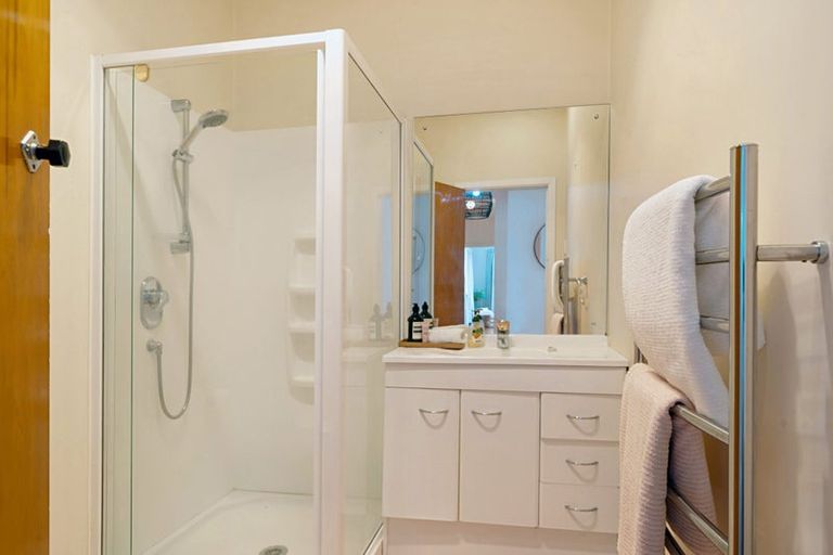 Photo of property in 4149 Great North Road, Glen Eden, Auckland, 0602