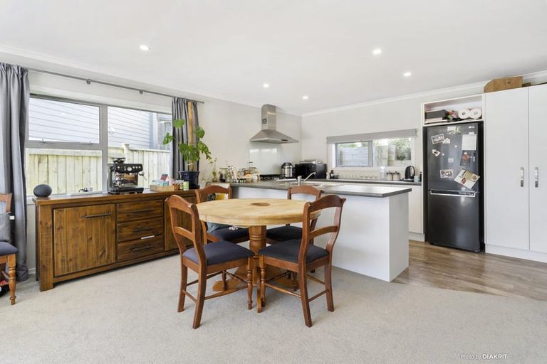 Photo of property in 20u6 Glanmire Road, Newlands, Wellington, 6037