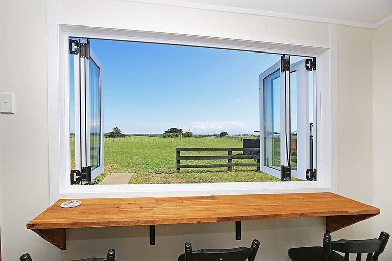 Photo of property in 357 Ketemarae Road, Hawera, 4675