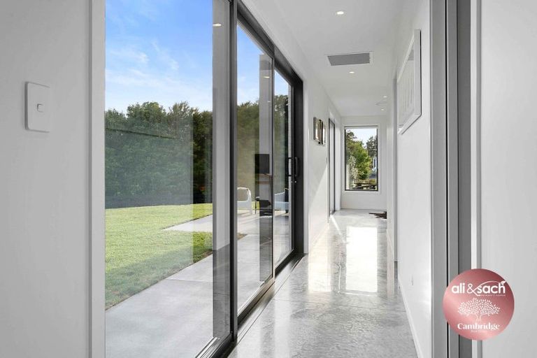 Photo of property in 1/45 Saint Kilda Road, Cambridge, 3434