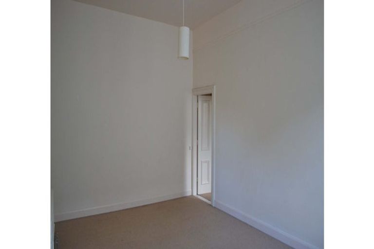 Photo of property in 2/106 Glenmore Street, Northland, Wellington, 6012