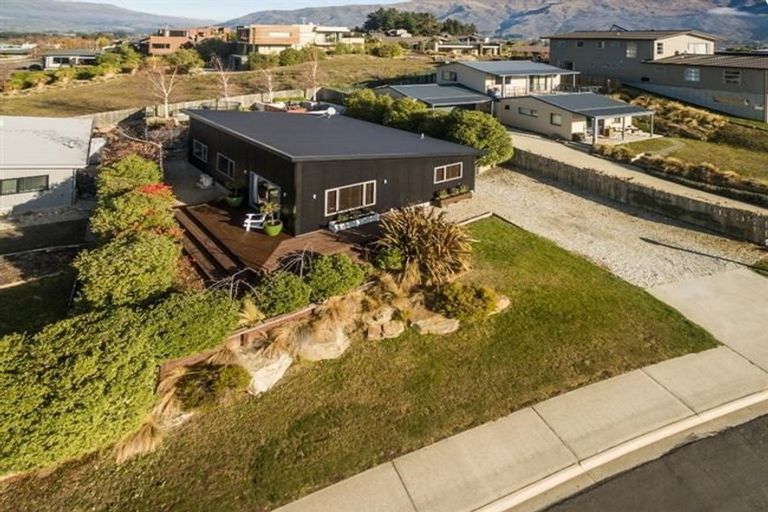 Photo of property in 124a Mataraki Place, Wanaka, 9305