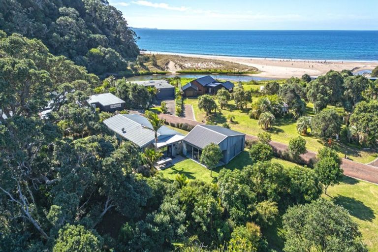 Photo of property in 7 Pye Place, Hot Water Beach, Whitianga, 3591