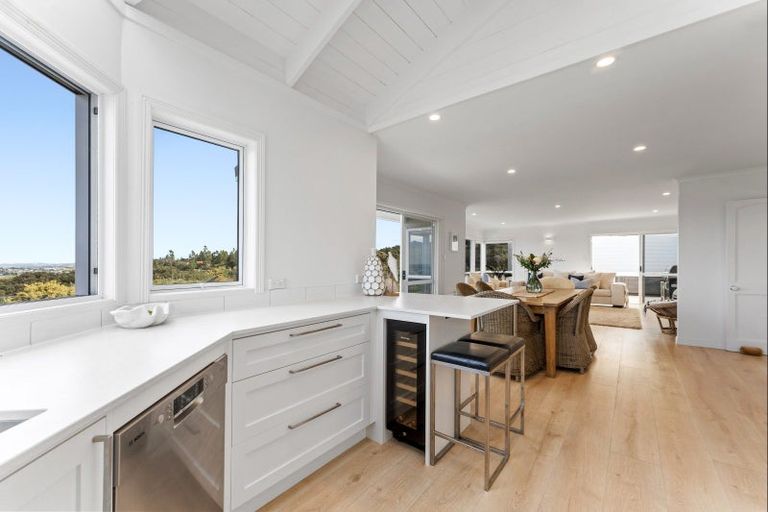 Photo of property in 6 Puriri Place, Sandspit, Warkworth, 0982