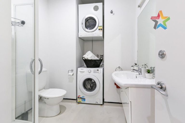 Photo of property in City Lodge Apartments, 401/115 Vivian Street, Te Aro, Wellington, 6011