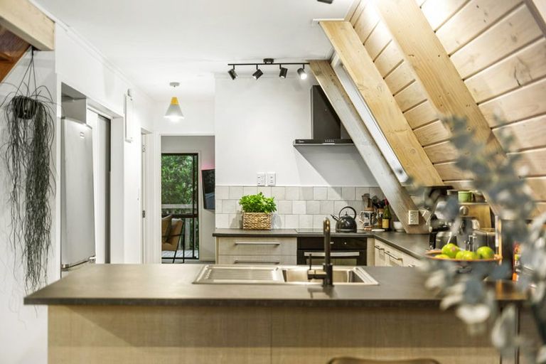 Photo of property in 1/5 Glenbush Place, Birkenhead, Auckland, 0626