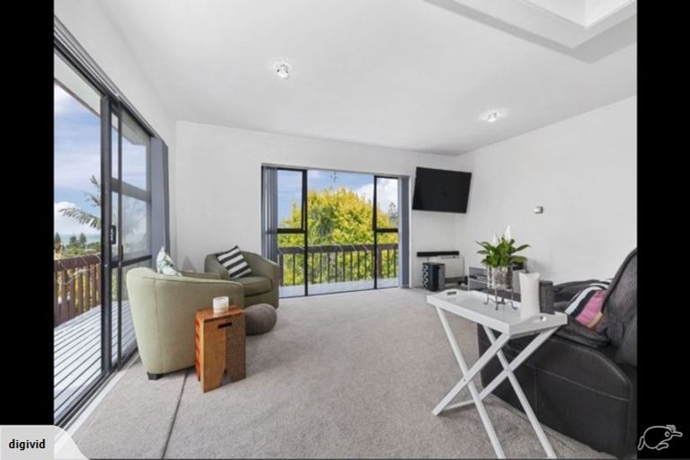 Photo of property in 11a Orewa Heights Crescent, Orewa, 0931