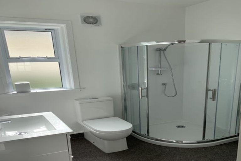 Photo of property in 200 Queens Drive, Lyall Bay, Wellington, 6022