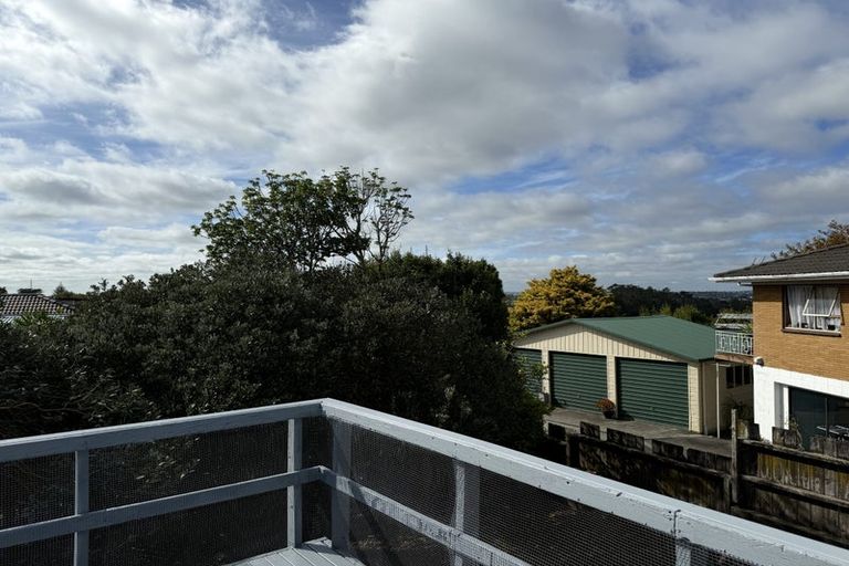 Photo of property in 3 Donovan Avenue, Massey, Auckland, 0614