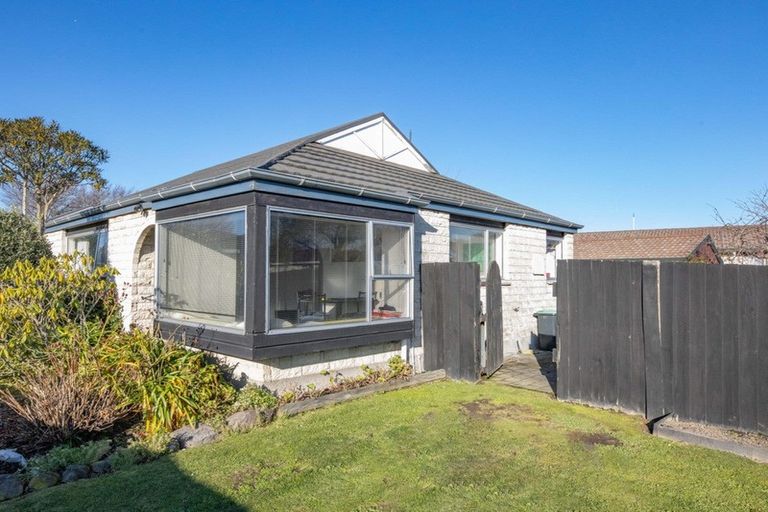 Photo of property in 48 Chipping Lane, Redwood, Christchurch, 8051