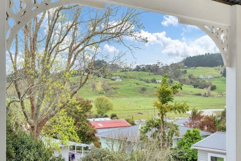 Photo of property in 4 Nelson Street, Helensville, 0800