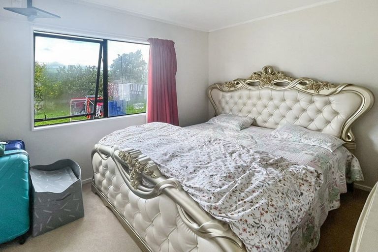 Photo of property in 86 Hillcrest Drive, Kelvin Grove, Palmerston North, 4414