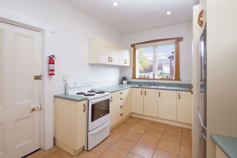 Photo of property in 2 Rewa Street, New Lynn, Auckland, 0600