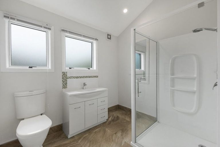 Photo of property in 21b Brian Crescent, Stanmore Bay, Whangaparaoa, 0932