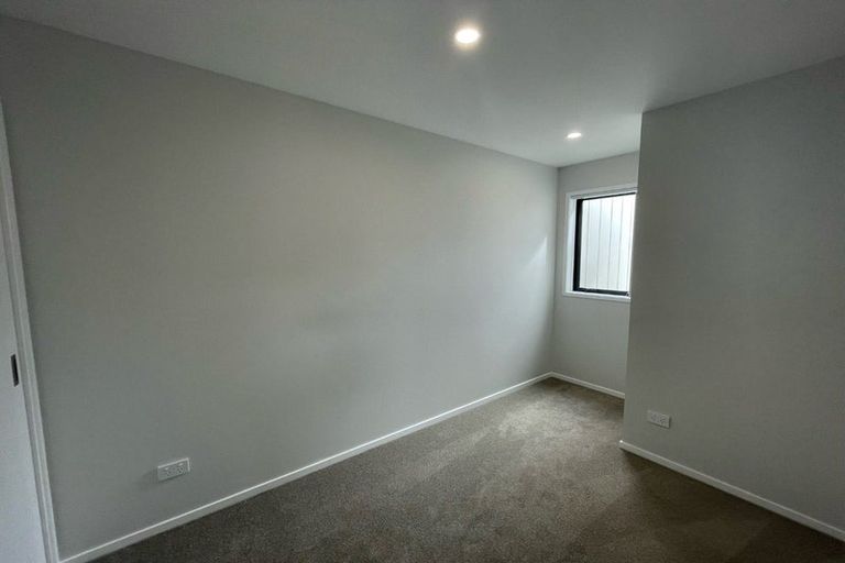 Photo of property in 2 Mikoikoi Crescent, Mangere Bridge, Auckland, 2022