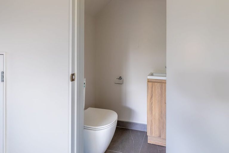 Photo of property in 7/11 Karamu Street, Te Atatu Peninsula, Auckland, 0610