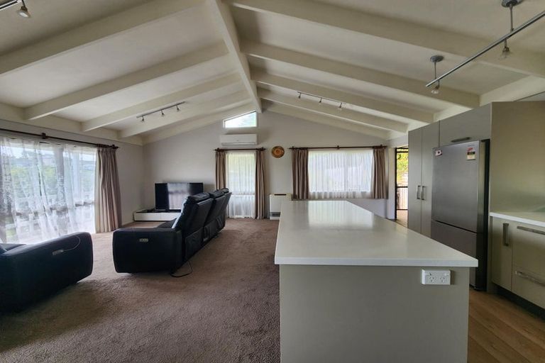 Photo of property in 6 Winstone Place, Highlands Park, New Plymouth, 4312