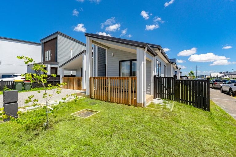 Photo of property in 34b Kahui Parade, Karaka, 2113
