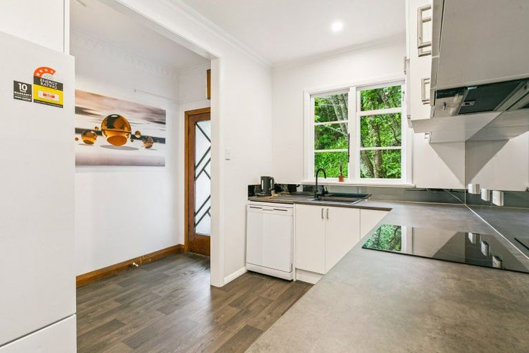 Photo of property in 79 Garden Road, Northland, Wellington, 6012