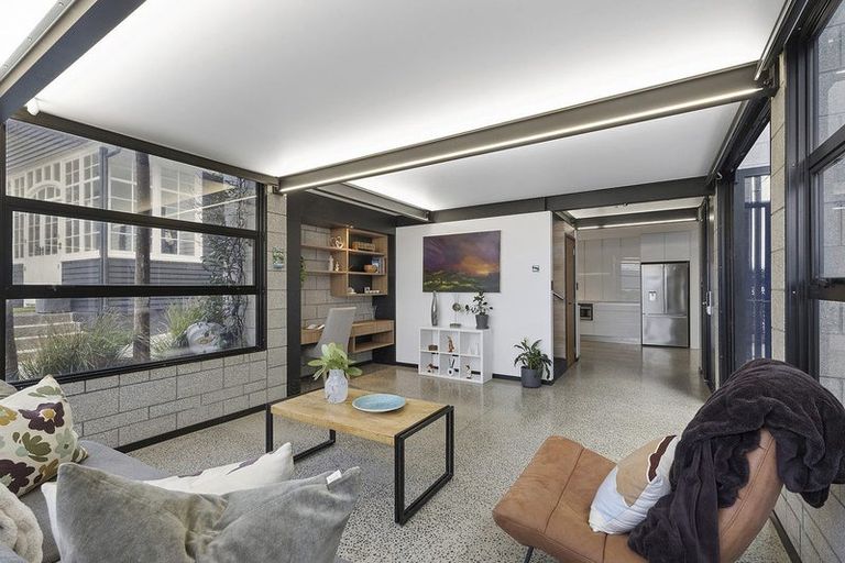 Photo of property in 377a Karaka Bay Road, Karaka Bays, Wellington, 6022