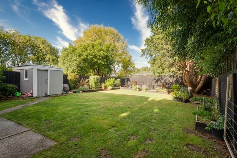 Photo of property in 37 Kowhai Terrace, Saint Martins, Christchurch, 8022