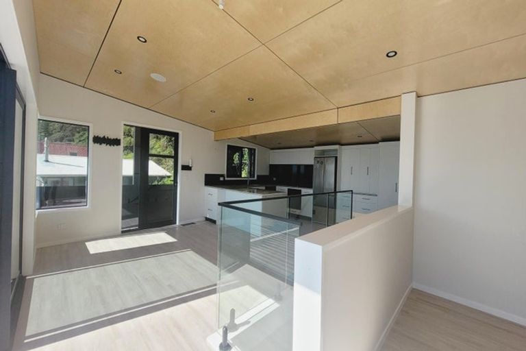Photo of property in 32 Ocean Parade, Pukerua Bay, 5026