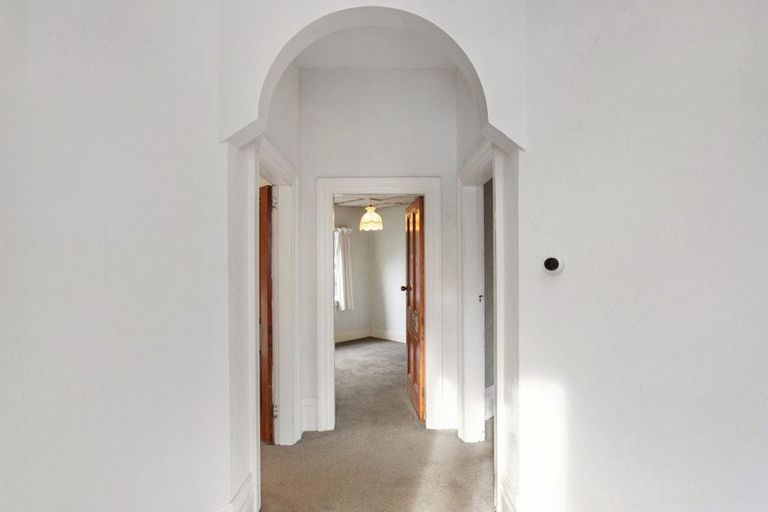 Photo of property in 18 Sandwich Road, Beckenham, Christchurch, 8023