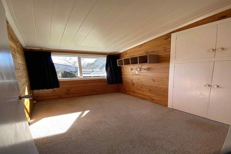 Photo of property in 8-8a Walton Avenue, Waikanae, 5036