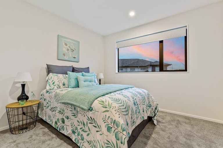 Photo of property in 79a Granville Drive, Massey, Auckland, 0614