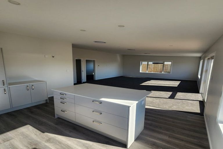 Photo of property in 6 Ash Close, Levin, 5510