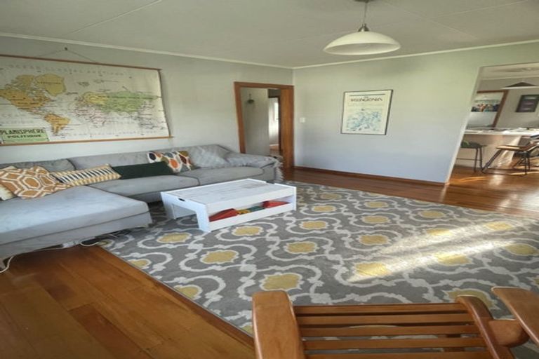 Photo of property in 25 Lyndfield Lane, Newlands, Wellington, 6037