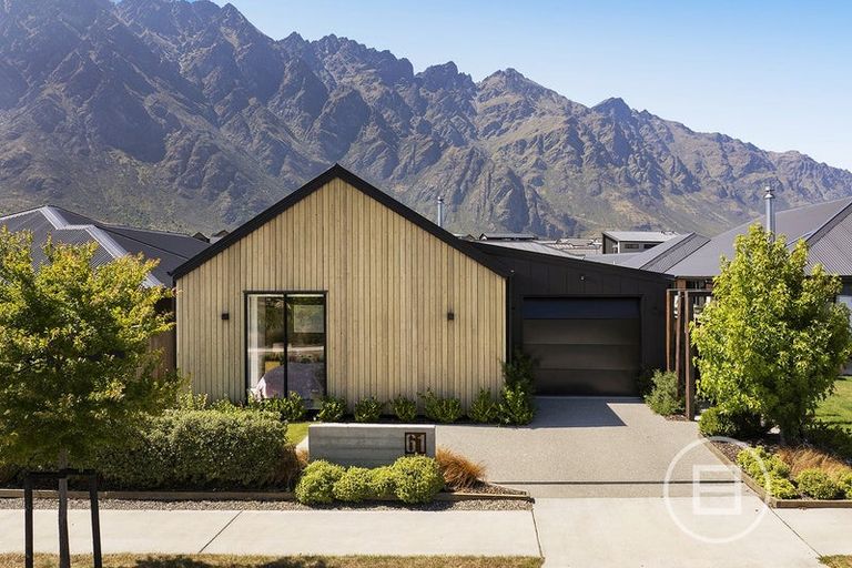 Photo of property in 61 Drysdale Road, Jacks Point, 9371