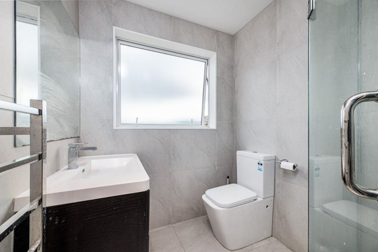 Photo of property in 42 San Prospero Crescent, Henderson, Auckland, 0612