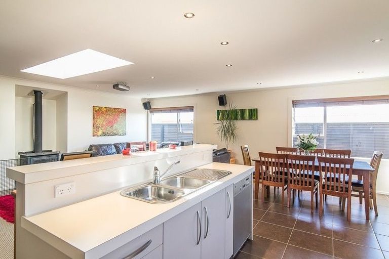 Photo of property in 32 Kapanui Road, Waikanae, 5036