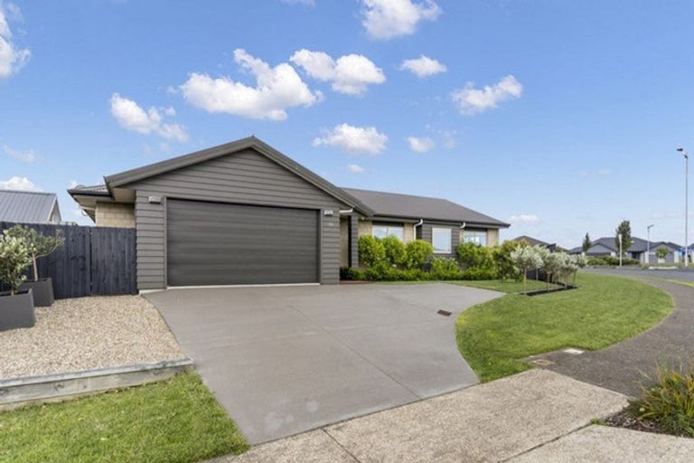 Photo of property in 333 Lakes Boulevard, Pyes Pa, Tauranga, 3112